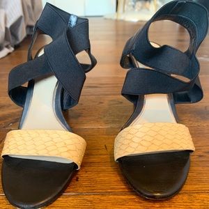 Elie Tahari India Beach / Black Strappy Sandals